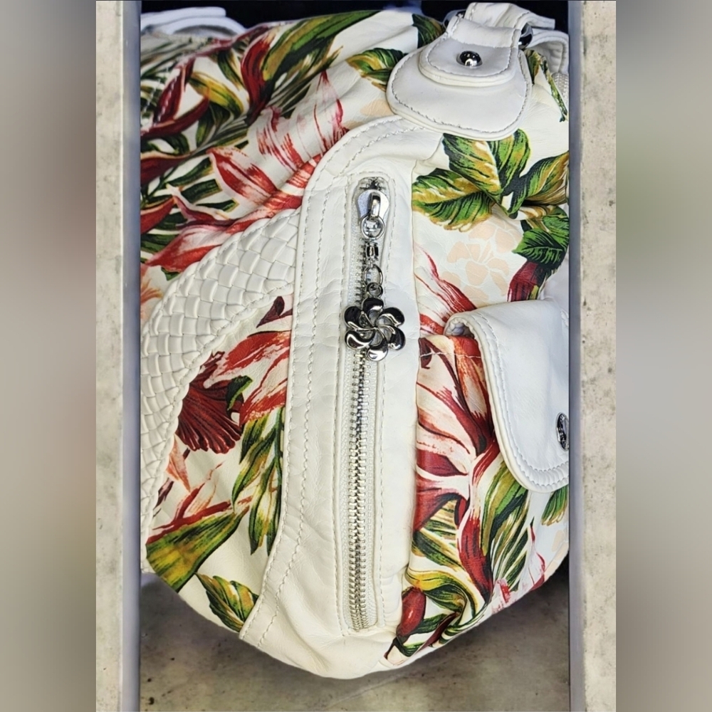 Floral White Angel Kiss Shoulder Bag With A Detachable Crossbody Strap Bag - Picture 5 of 13